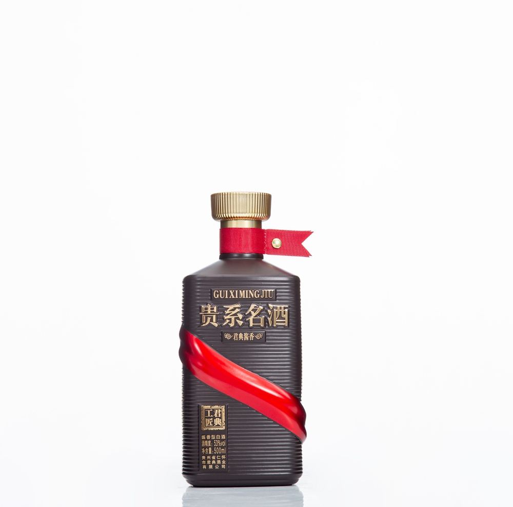 贵系名酒 君典酱香
